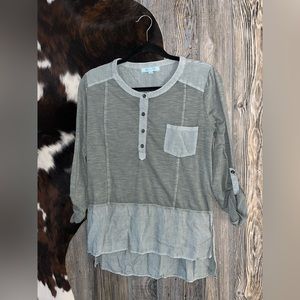 She + Sky women’s gray/green rolled 3/4 sleeve blouse size small